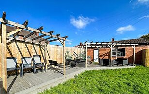 Beautiful Detached Villa - Jacuzzi Bath - Parking