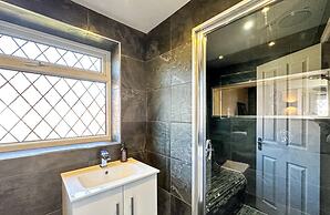 Beautiful Detached Villa - Jacuzzi Bath - Parking