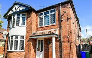 Beautiful Detached Villa - Jacuzzi Bath - Parking