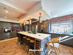 Beautiful Detached Villa - Jacuzzi Bath - Parking