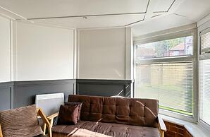 Beautiful Detached Villa - Jacuzzi Bath - Parking