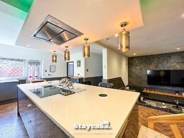 Beautiful Detached Villa - Jacuzzi Bath - Parking