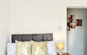 Beautiful Detached Villa - Jacuzzi Bath - Parking