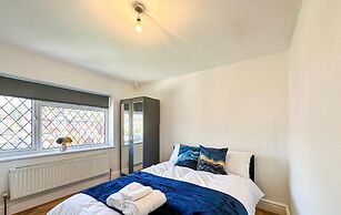 Beautiful Detached Villa - Jacuzzi Bath - Parking