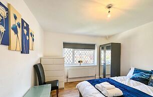 Beautiful Detached Villa - Jacuzzi Bath - Parking