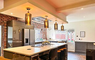 Beautiful Detached Villa - Jacuzzi Bath - Parking