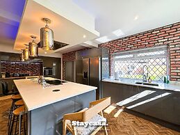 Beautiful Detached Villa - Jacuzzi Bath - Parking