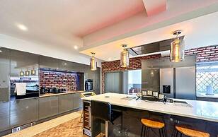 Beautiful Detached Villa - Jacuzzi Bath - Parking