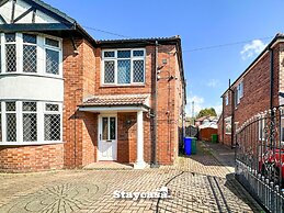 Beautiful Detached Villa - Jacuzzi Bath - Parking