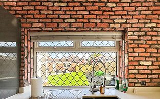 Beautiful Detached Villa - Jacuzzi Bath - Parking