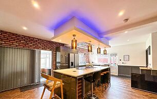 Beautiful Detached Villa - Jacuzzi Bath - Parking