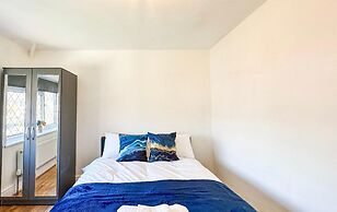 Beautiful Detached Villa - Jacuzzi Bath - Parking