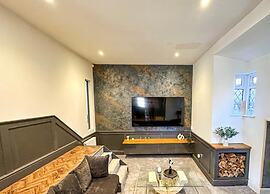 Beautiful Detached Villa - Jacuzzi Bath - Parking