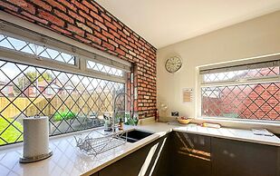 Beautiful Detached Villa - Jacuzzi Bath - Parking