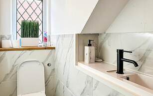 Beautiful Detached Villa - Jacuzzi Bath - Parking