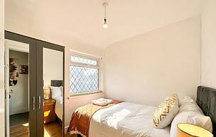 Beautiful Detached Villa - Jacuzzi Bath - Parking