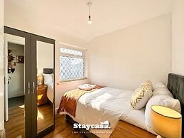 Beautiful Detached Villa - Jacuzzi Bath - Parking