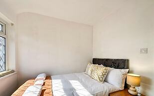 Beautiful Detached Villa - Jacuzzi Bath - Parking