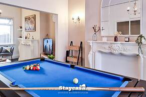 White Cozy House With Pool Table Game Room