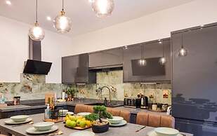 Marvellous 5 bed Perfect for Family or Contractor