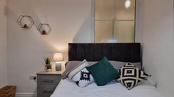 Astonishing House With Outdoor Seating BBQ