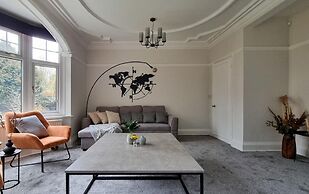 Stunning Detached Hidden King Suite Abode