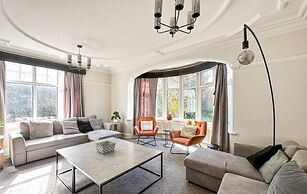 Stunning Detached Hidden King Suite Abode