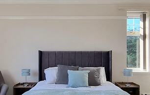 Stunning Detached Hidden King Suite Abode