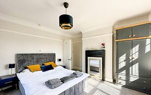 Stunning Detached Hidden King Suite Abode