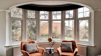 Stunning Detached Hidden King Suite Abode