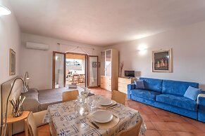 Relaxing Cristal Blu Studio Sleeps 4 Num1493