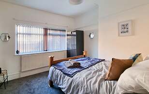 Stylish King Bed Suite Free Parking Large Patio