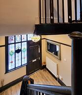 Stylish King Bed Suite Free Parking Large Patio