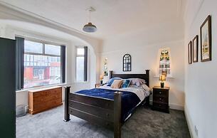 Stylish King Bed Suite Free Parking Large Patio