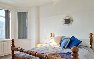 Stylish King Bed Suite Free Parking Large Patio