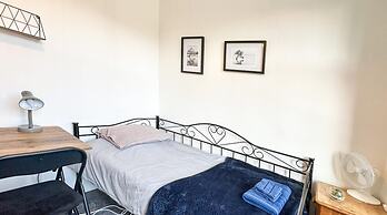 Stylish King Bed Suite Free Parking Large Patio