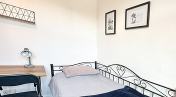 Stylish King Bed Suite Free Parking Large Patio