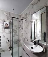 Stylish King Bed Suite Free Parking Large Patio