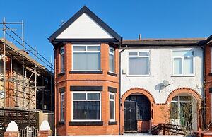 Stylish King Bed Suite Free Parking Large Patio