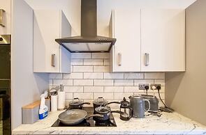 Stylish King Bed Suite Free Parking Large Patio