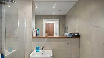 Spectacular Apartment Balcony View in City Centre