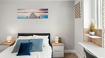 Spectacular Apartment Balcony View in City Centre