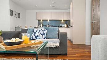 Spectacular Apartment Balcony View in City Centre