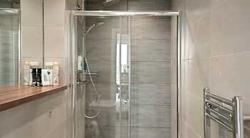 Spectacular Apartment Balcony View in City Centre