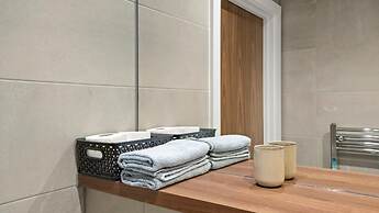 Spectacular Apartment Balcony View in City Centre