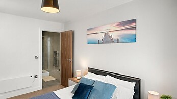 Spectacular Apartment Balcony View in City Centre