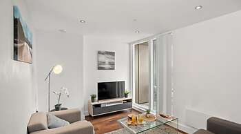 Spectacular Apartment Balcony View in City Centre