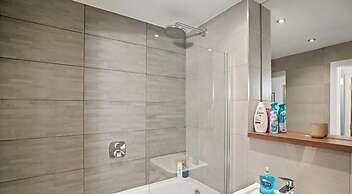 Spectacular Apartment Balcony View in City Centre