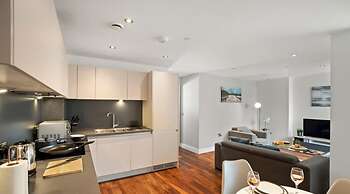 Spectacular Apartment Balcony View in City Centre