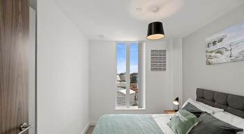 Spectacular Apartment Balcony View in City Centre